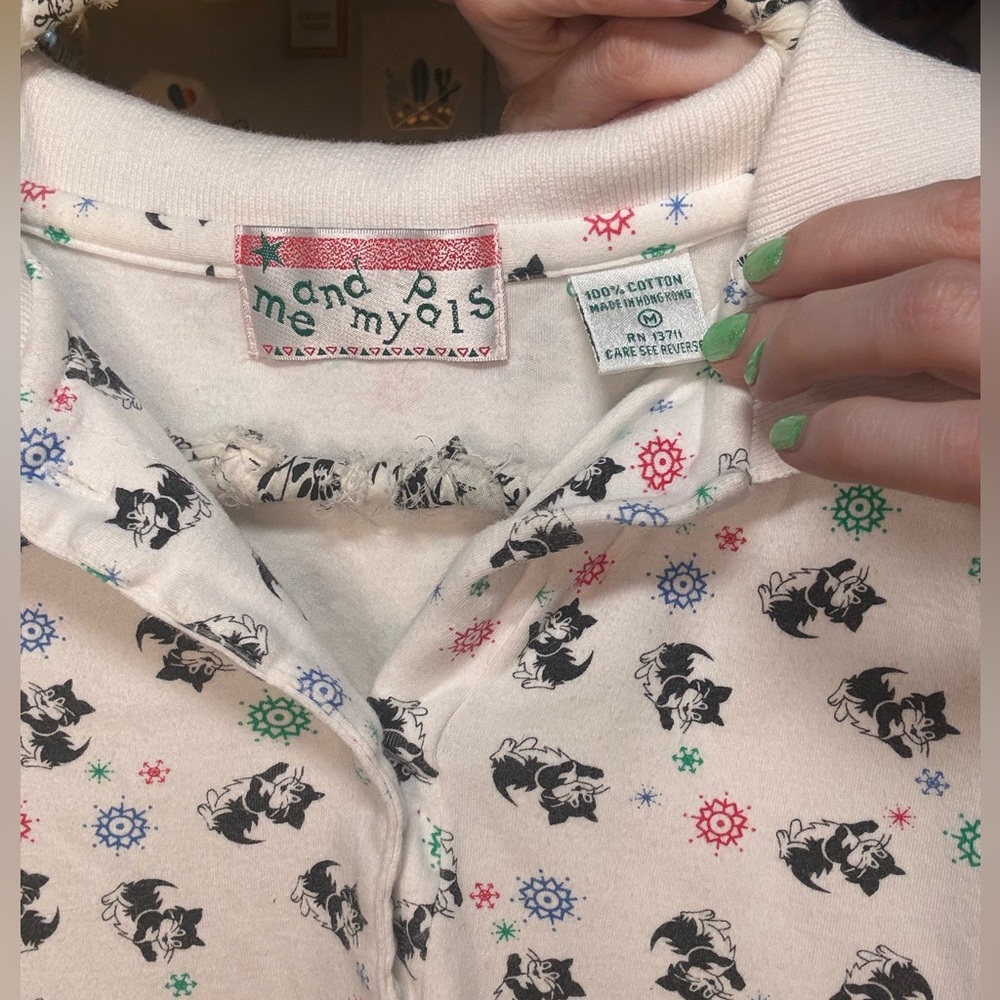 Vintage White Floral & Kitten Polo Sweater